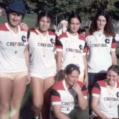 Sonia, Rafaela, Cândida, Mirian, Dirce e Ivanira, conquistando o Campeonato de Vôlei