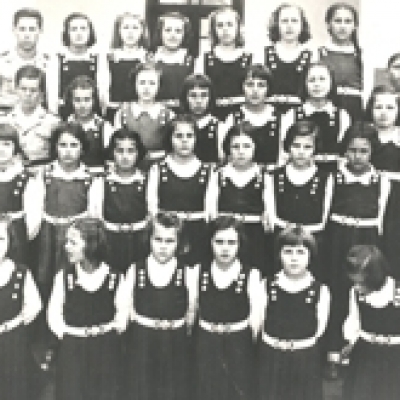 Registro da formatura de estudantes da Escola São José, em 1941. (Foto/arquivo Zuleima Cavagnolli).