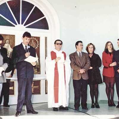 No dia 27 de abril de 1997 (há 20 anos) foi inaugurada a Igreja do bairro Aparecida. Na foto, da esquerda para a direita, Guido Baggio, Deonir Zulian, frei Antoninho Pasqualon, ex-prefeito Heleno Oliboni com a esposa Helena, ex-vice-prefeito Jorge de Godoy e esposa Neide, frei Aloísio Pérsici e Floriano Molon. (ANTONIO COLODA/ARQUIVO O FLORENSE)