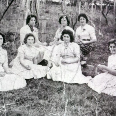 Grupo de amigas do Travessão Leonel, em Nova Pádua, em 1958. 