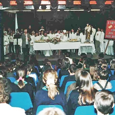 Em 3 de outubro de 2001, uma cerimônia no Espaço Cultural São José 
celebrou os 100 anos da Escola São José de Flores da Cunha. (ANTONIO COLODA/ARQUIVO OF)
