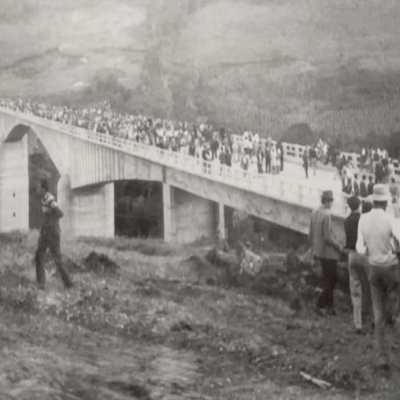 Inauguração da ponte Passo do Zeferino, sobre o Rio das Antas, entre Flores da Cunha e Antônio Prado, na década de 60.