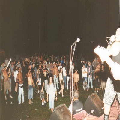 Em novembro de 1997 Flores da Cunha foi palco do festival Woodstock. O evento ocorreu em uma chácara localizada no Travessão Alfredo Chaves. O local contava com um palco coberto de 13 metros de largura que serviu de cenário para a apresentação de 20 bandas de rock.