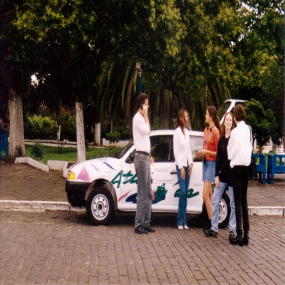 No dia 23 de janeiro de 1997 a unidade móvel da Rádio Atlântida FM, de Caxias do Sul, veio a Flores da Cunha agitar as pessoas no Centro, em mais uma edição do Verão Atlântida.