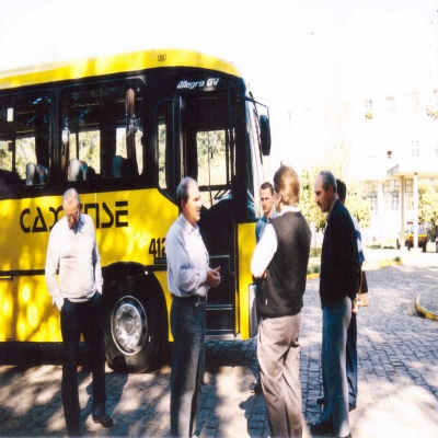 No dia 13 de setembro de 1996 a agência da Expresso Caxiense de Flores da Cunha recebeu dois novos ônibus. A entrega foi feita junto à prefeitura municipal pelo diretor da Expresso Caxiense de Caxias do Sul, Marcos Gravina, com a presença do prefeito Renato Cavagnoli e do gerente da agência local, Ernesto Curra.
