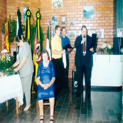No dia 18 de janeiro de 2003, a paduense Anna Fabian Panizzon recebeu a Medalha de Ouro por Honra ao Mérito, conferida pela Câmara de Indústria, Comércio, Agricultura e Artesanato de Pádova, na Itália. A entrega aconteceu em ato no restaurante Belvedere Sonda, em Nova Pádua.
