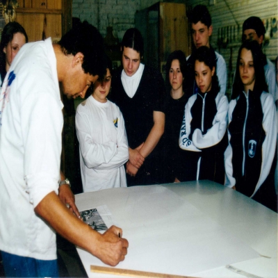 No dia 29 de setembro de 2001 os alunos do primeiro ano do Ensino Médio da Escola São Rafael estiveram no ateliê do pintor Henrique Lima. Na visita, o artista fez uma demonstração da técnica, ampliando uma obra da pop art, a ilustração Whaam!, de Roy Lichtenstein.