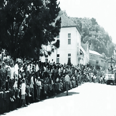 Na década de 1980 o então Distrito de Nova Pádua realizou a primeira edição da Feira de Produtos Coloniais. Em 2023, de 16 a 26 de fevereiro, o município promove a 15ª Feprocol.