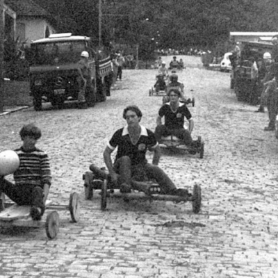 Corrida de carrinhos de lomba realizada durante a Festa da Vindima em 1985.(Foto/Arquivo Jornal O Florense)