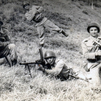 Rodolfo Antonio Baggio (soldado à direita) serviu o Exército no 1º Batalhão Ferroviário em Bento Gonçalves em 1962.(Foto/arquivo/Berenice Maria Baggio Zulian)
