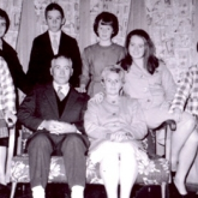 Em 1963, Levino Luiz Conz e Benvenuta Rizzon Conz comemoraram 25 anos de casados, em companhia dos filhos Goia Terezinha, Luiz Antonio, Eunice Maria, Lorena Eliza, Vera Luiza e Lourdes Bernadete Conz.