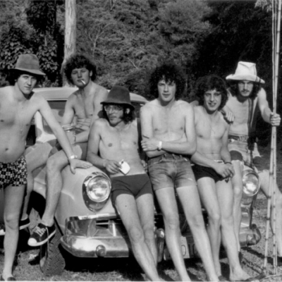 Um passeio com os amigos em novembro de 1973. Da esquerda para a direita: Luizinho Paviani, Ademir Fiorese, Nestor Paviani, Paulo Corradi, Ernam Cavagnoli e Beto Calza (in memorian).
