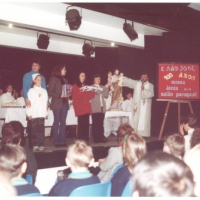 No dia 3 de outubro de 2001 o Espaço Cultural da Escola Municipal São José, em Flores da Cunha, sediou uma missa alusiva aos 100 anos da instituição. No dia 19 daquele mesmo mês foi realizado um jantar no salão paroquial, integrando as comemorações do centenário.