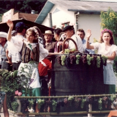 Em fevereiro de 1997 foi realizado o primeiro desfile alegórico da 8ª Festa Colonial da Uva (Fecouva), no distrito de Otávio Rocha, em Flores da Cunha. Em 2013 será realizada a 12ª edição do evento, além da 2ª Festa do Moranguinho.