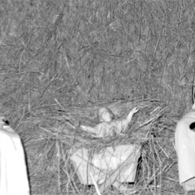 Presépio vivo na Praça da Bandeira, em 1962.  Na época, a encenação foi feita por Neires Soldatelli Paviani, como Maria, e Irany Carpeggiani, como José. (Foto/arquivo Irany Carpeggiani)