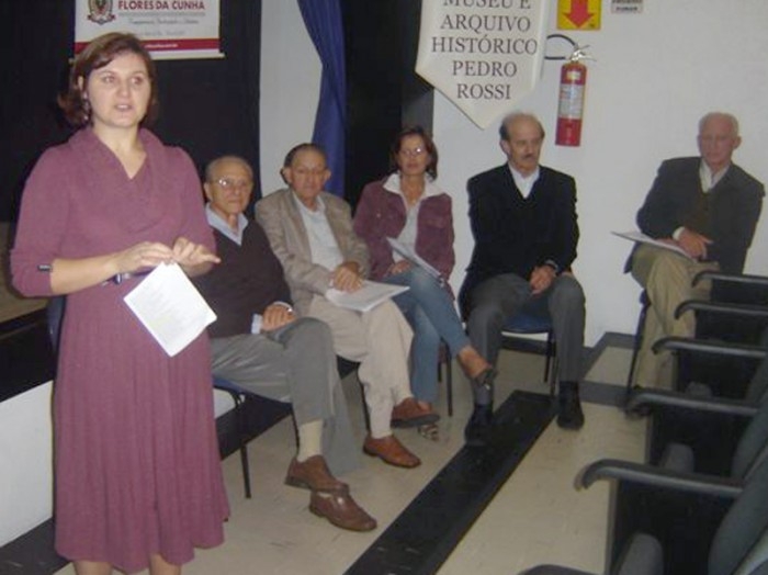 Professora Gissely Vailatti juntamente com a equipe de pesquisa.  - Neusa de Barros de Lima / Divulgação