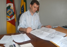 Kiko conta que projeto inicial que contemplava prédio para prefeitura e Câmara será readequado - Fabiano Provin