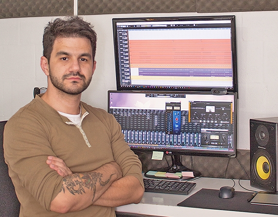 Design gráfico de formação, Guilherme Dias integra com os irmãos Fabrício e Felipe a banda Monte Cristo. - Divulgação