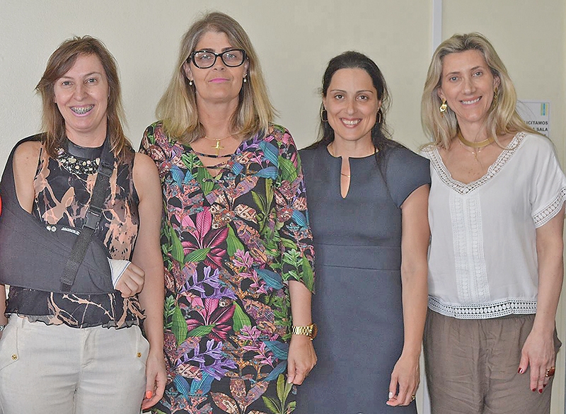 Da esquerda para a direita, Ivete Ascari, Margaret Conz e Rochele Antoniazzi com a secretária de Educação, Ana Paula Zamboni Weber. - Divulgação