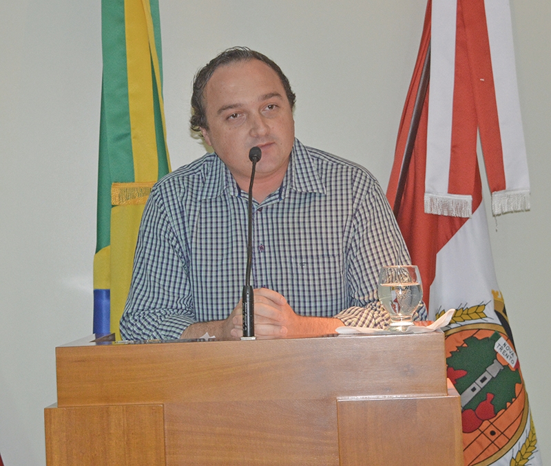O presidente da entidade, Itamar Brusamarello, apresentou as contas referentes a 2016. - Jaqueline Gambin/Câmara FC/Divulgação
