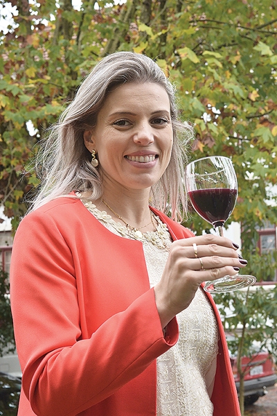 Caroline Dani estuda há 13 anos os benefícios dos derivados da uva à saúde. - Gilmar Gomes/Divulgação
