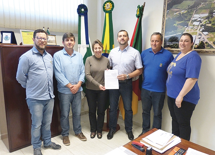 Contrato foi assinado entre Prefeitura Municipal e Caixa. - Maicon Pan/Prefeitura NP/Divulgação