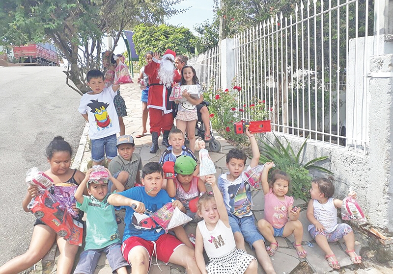 Um desejo próprio que foi consolidado com a ajuda de outras pessoas, a festinha de Natal ocorreu no último dia 10 e distribuiu presentes para quase 50 crianças. - Divulgação