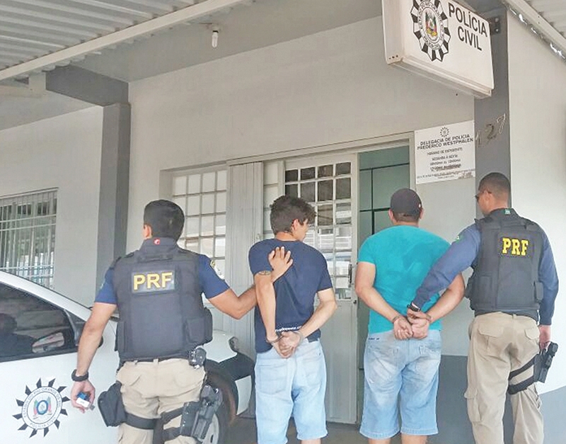 Denunciados foram presos por policiais rodoviários no dia 16. - PRF/Divulgação