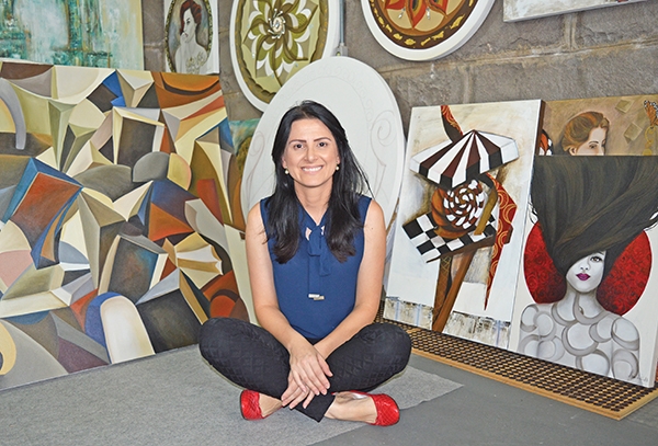 Autodidata, Alessandra produz suas obras no ateliê montado em Nova Pádua. - Larissa Verdi/OF
