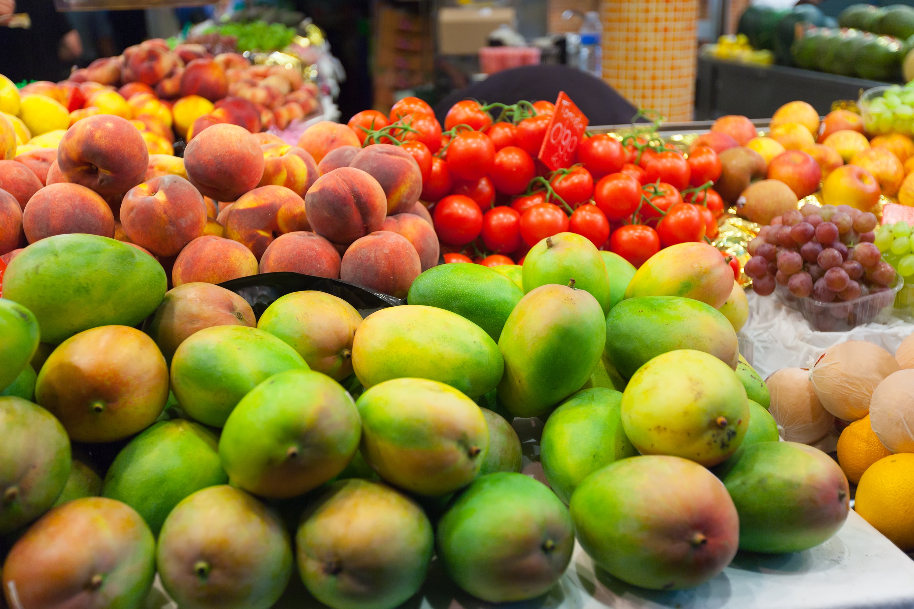 Alimentos perecíveis como frutas têm dificuldades de chegar aos mercados. - Divulgação