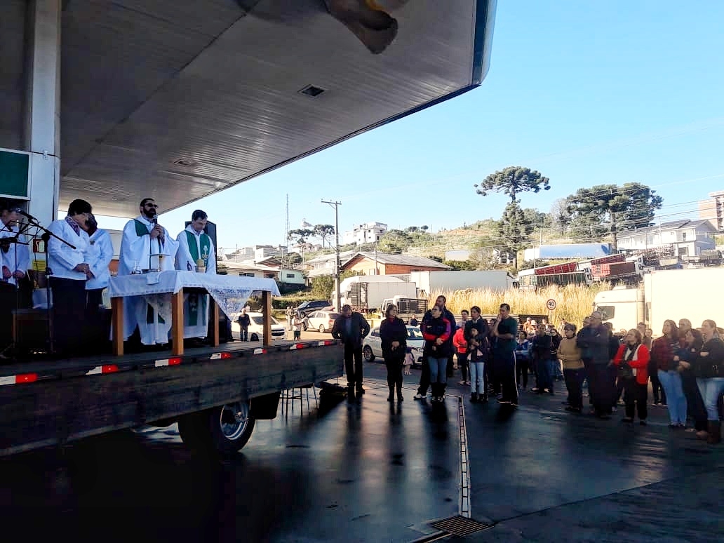 Missa em homenagem e apoio aos caminhoneiros foi celebrada na ERS-122. - Danúbia Otobelli