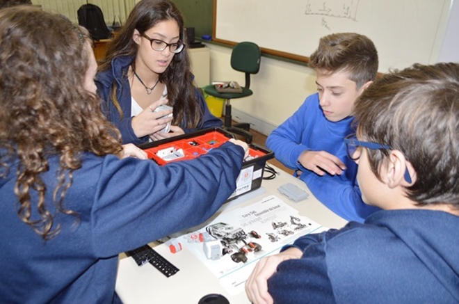 Robótica é praticada por estudantes do 8º ano. - Prefeitura de Flores da Cunha/Divulgação
