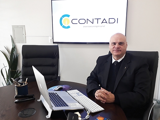 O diretor da Contadi Assessoria Empresarial, Adilson de Oliveira. - NATA FRANCISCONI/DIVULGAÇÃO