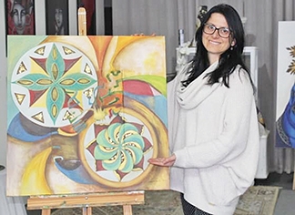 Artista Alessandra Pauletti ajudou na obra ‘Cores de Sadu’. - Divulgação