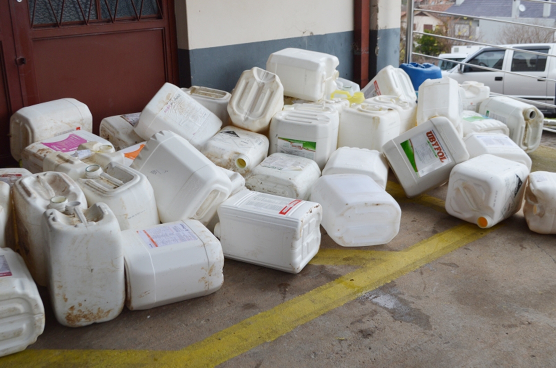 Destinação correta das embalagens é obrigação do produtor rural. - Prefeitura de Flores da Cunha/Divulgação