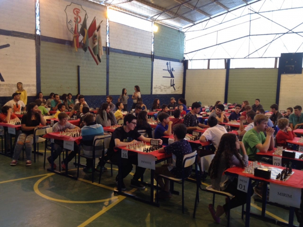 O jogo de xadrez faz parte do currículo das escolas municipais.  - Prefeitura Flores da Cunha/Divulgação