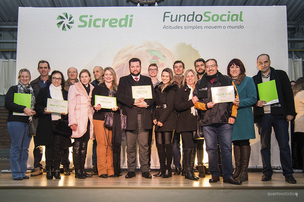 Representantes de entidades locais contempladas no Fundo Social Sicredi.  - Maíla Fachinni/Sicredi Serrana/Divulgação