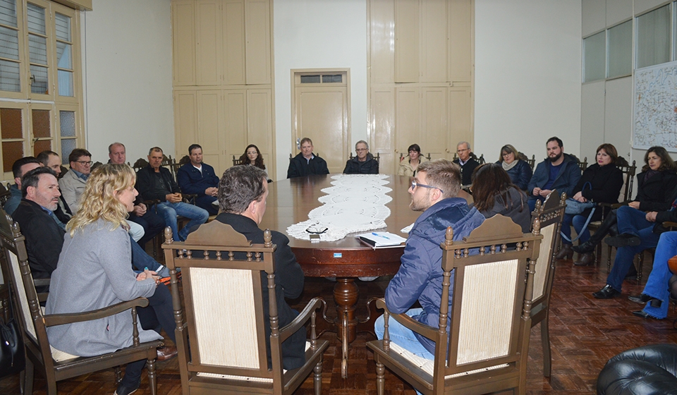 Reunião foi realizada nesta semana, no gabinete do prefeito. - Prefeitura de Flores da Cunha/Divulgação