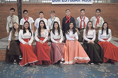 Os alunos participarão da categoria juvenil das danças tradicionalistas que ocorre na próxima terça-feira, dia 18. - Gabriela Fiorio