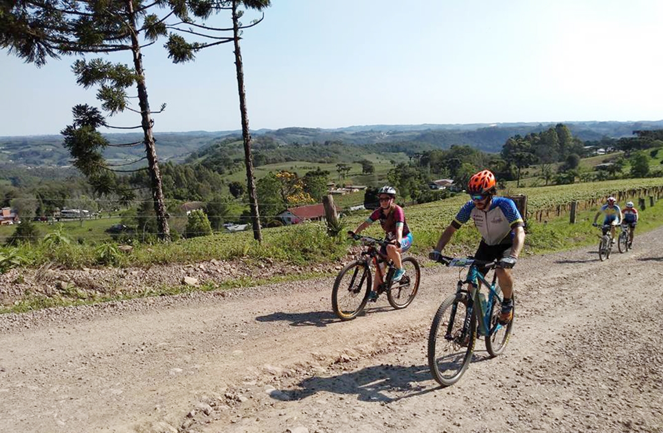 Cerca de 200 ciclistas integraram a atividade. - Prefeitura de Flores da Cunha/Divulgação