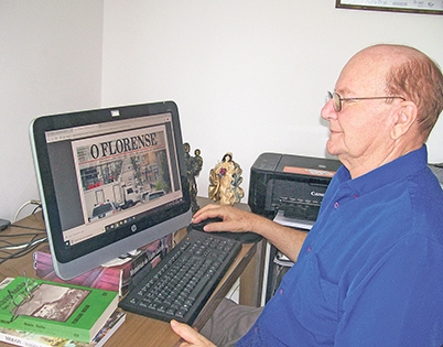 Floriano Molon lê semanalmente o jornal por meio da sua assinatura digital. - Divulgação