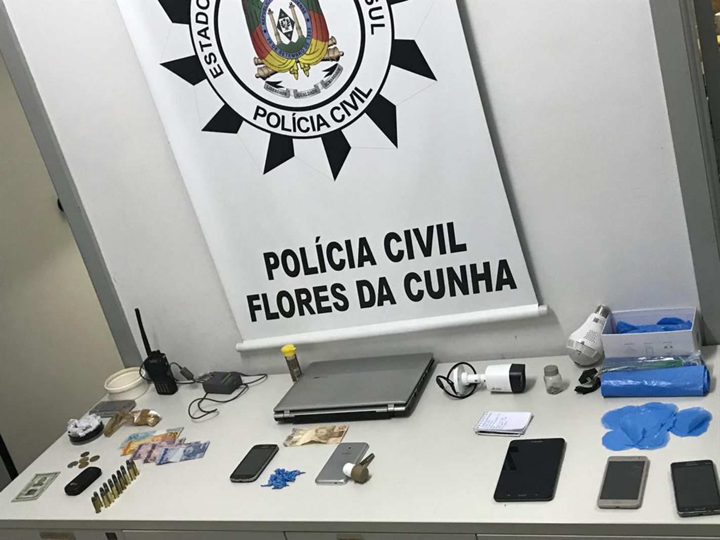 Foram apreendidos drogas e munições. - Polícia Civil/Divulgação