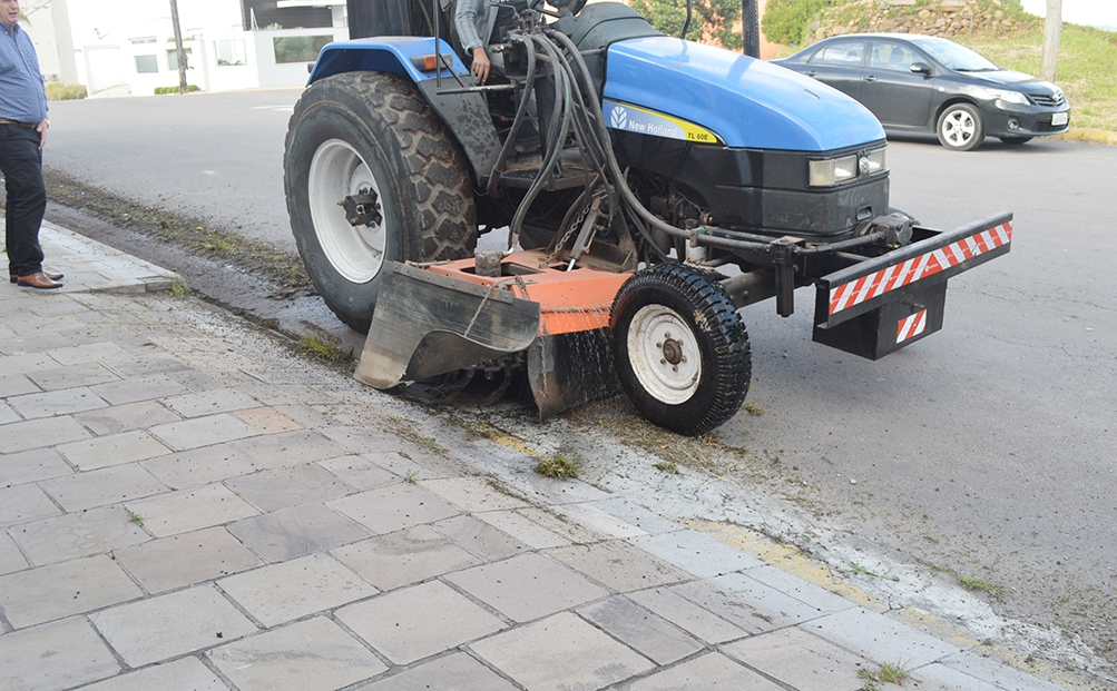 Equipamento fará a limpeza de ruas do município. - Prefeitura de Flores da Cunha/Divulgação