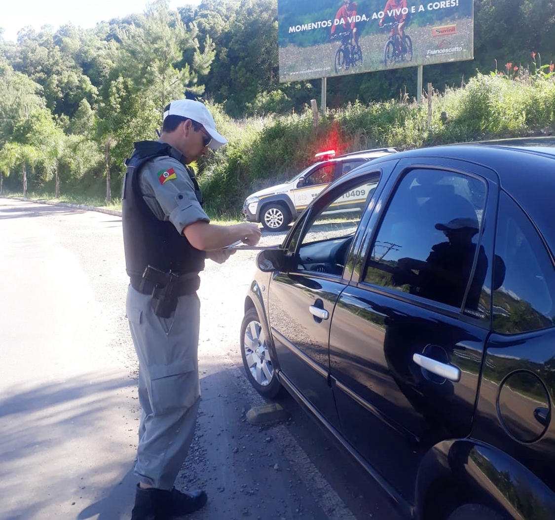Veículos foram abordados principalmente nas vias de acesso ao município. - Divulgação