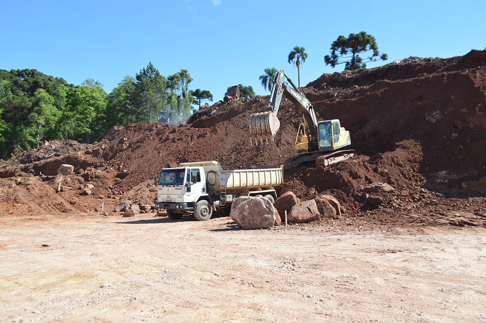 Terreno abrigará a construção das 144 unidades habitacionais - Prefeitura FC/Divulgação
