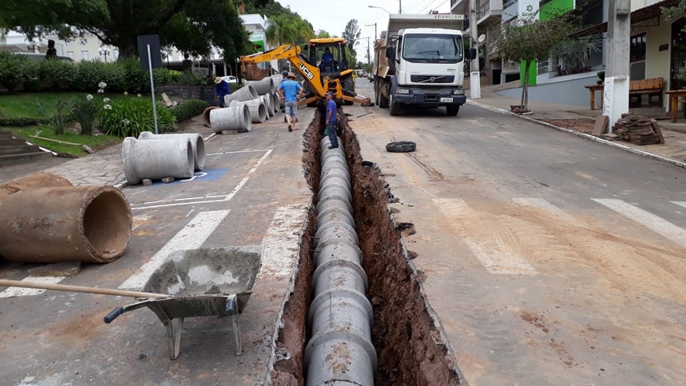 Rua está em obras desde o início da semana.  - Maicon Pan/Prefeitura de NP/Divulgação