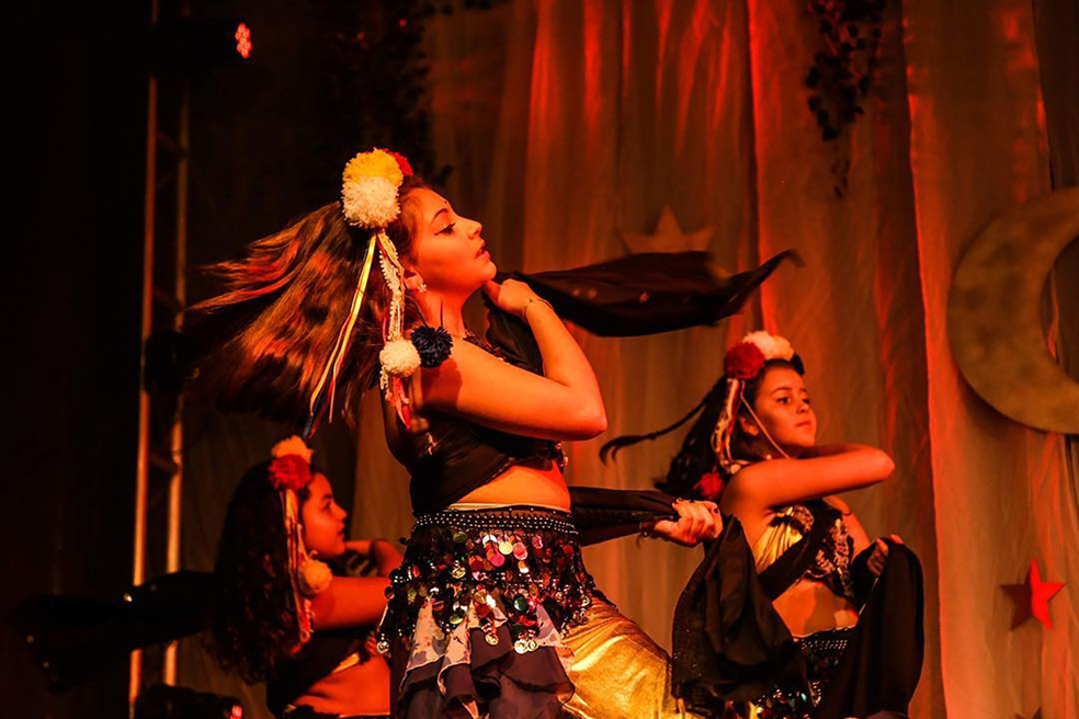 Grupo de danças Mahaila realiza espetáculos durante o ano. - Henrique Lavoratti/Divulgação