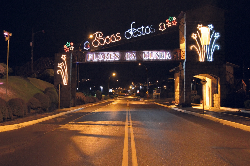 Decoração de Natal pelo município ilumina o espírito natalino - Gabriela Fiorio