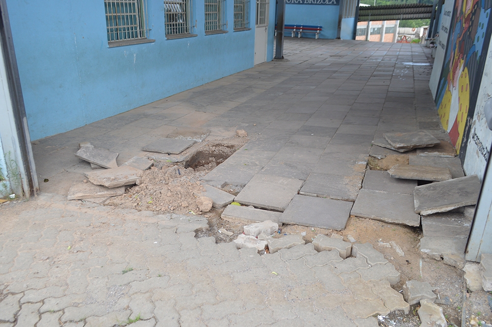 Calçadas de oito escolas estão passado por manutenções. - Prefeitura FC/Divulgação