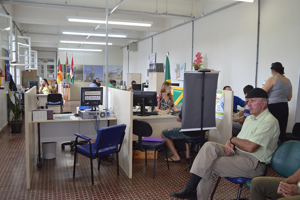 Sine atende junto a secretaria de Desenvolvimento Social - Prefeitura FC/Divulgação
